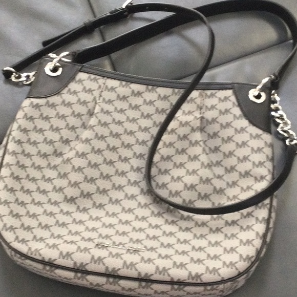 Michael Kors woman’s black & gray logo bag - Picture 1 of 10